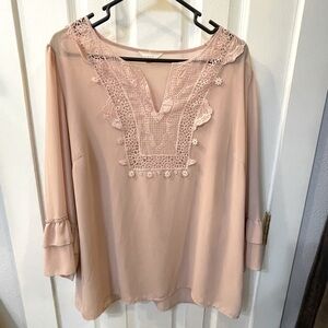 Adiva 1X pink blouse with lace and bell sleeves in excellent condition